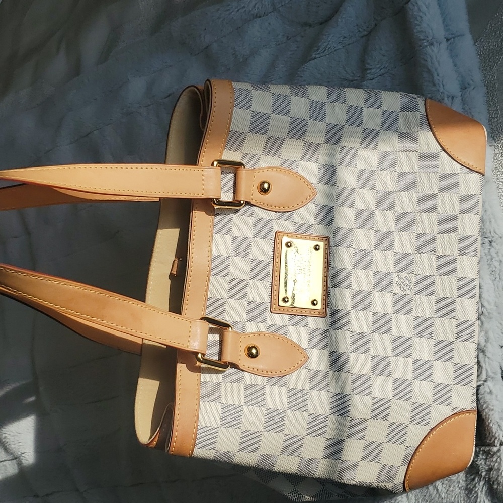 LV Hampstead Tote - Picture 3 of 17
